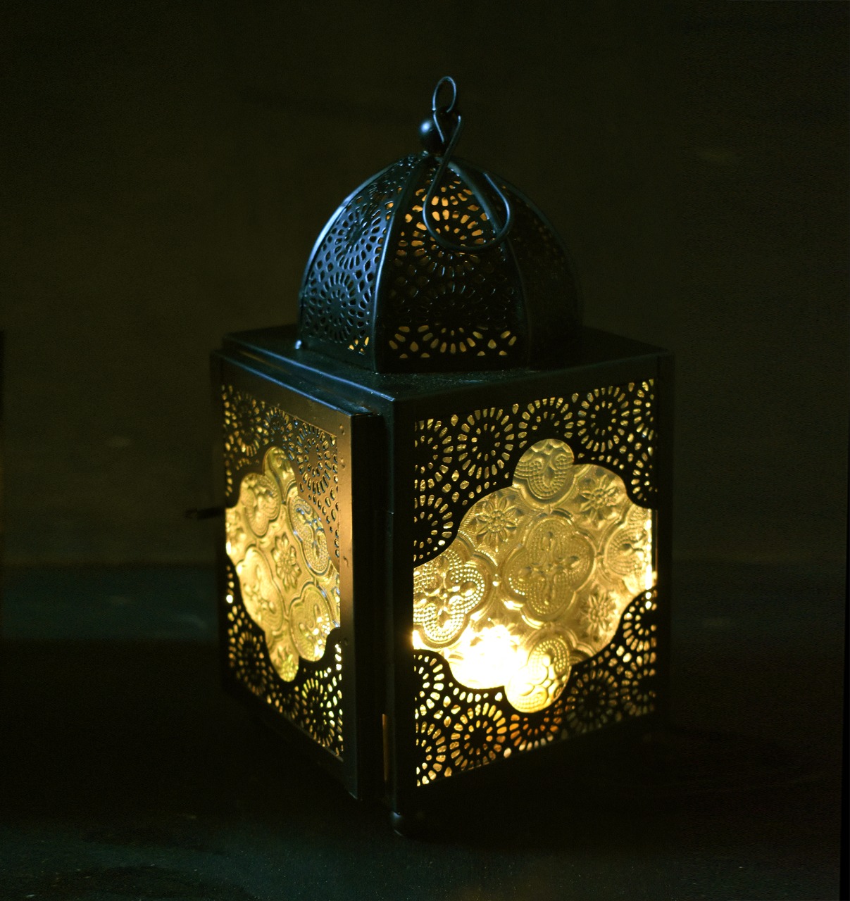 Lantern, Candle Holder, Multi Colored Lantern, Candle Holder, Tlight Holder, Traditional Lantern, House2home, h2h , Hanging Lantern, Moroccan, hanging Lantern