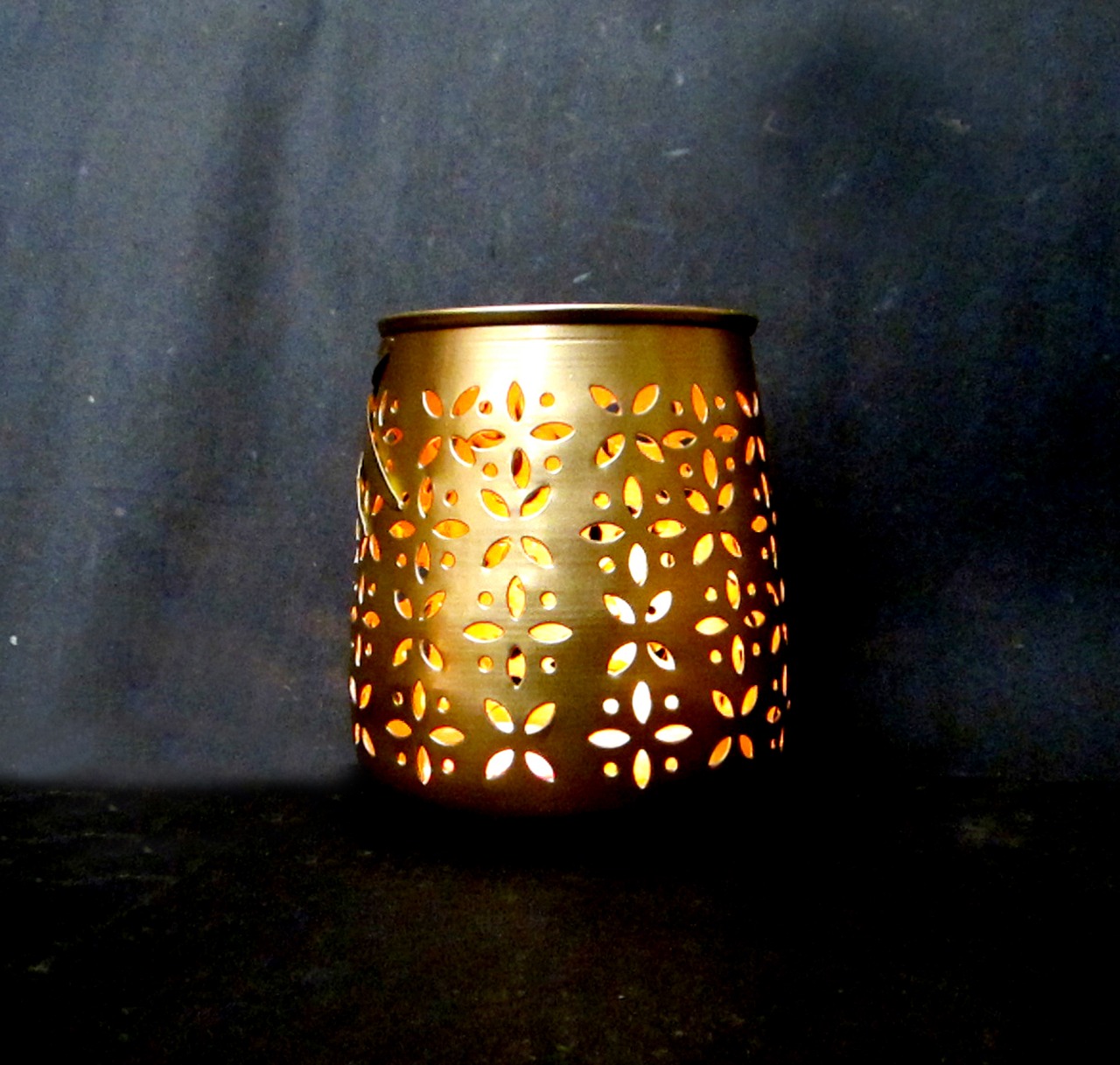 Shadow Candle Holder, Tlight Holder Set, Candle Holder Set, House2home, h2h, Modern Candle Holder, Modern Lantern, Shadow diya, Table Decor, Abstract, Tree Shadow Diya, Diwali Décor, Gift, Return Gift