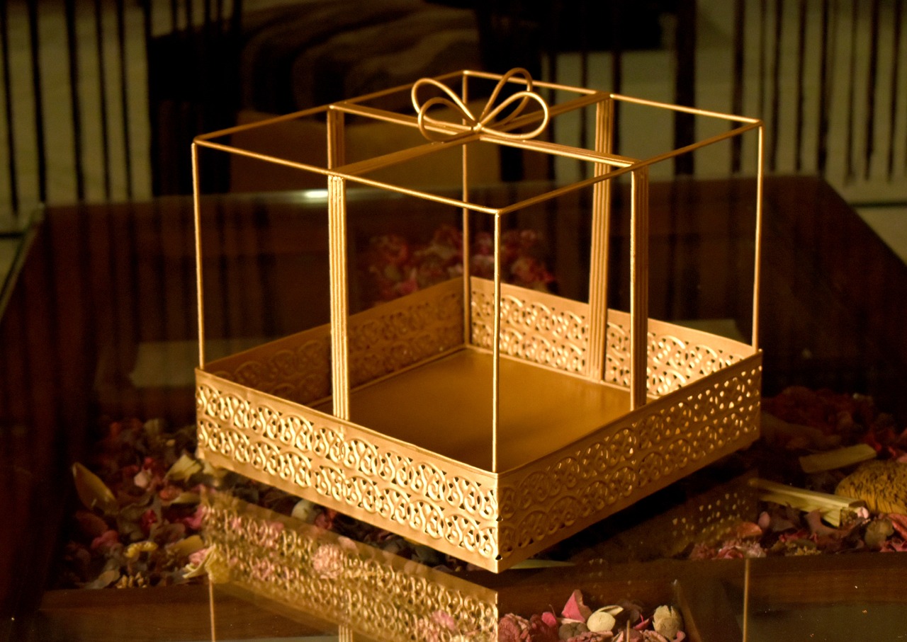 Golden hamper Pack Gift Box house2home, Bow Gift Hamper Pack, Bow Hamper, Gift Pack, Return Gift, House2home, h2h, Golden Hamper, Wire hamper, Rectangle Hamper, Dry Fruit Packing