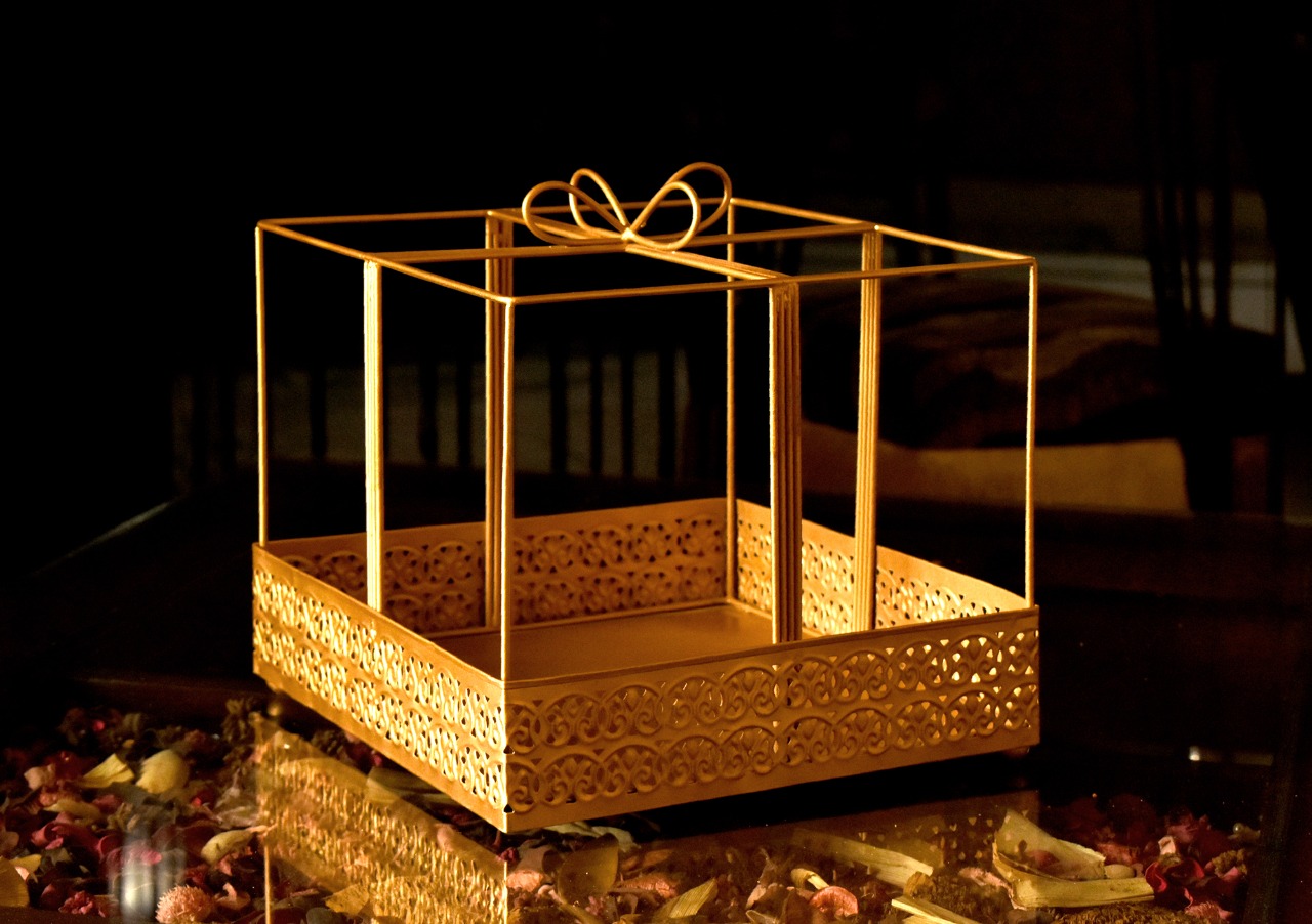 Golden hamper Pack Gift Box house2home, Bow Gift Hamper Pack, Bow Hamper, Gift Pack, Return Gift, House2home, h2h, Golden Hamper, Wire hamper, Rectangle Hamper, Dry Fruit Packing