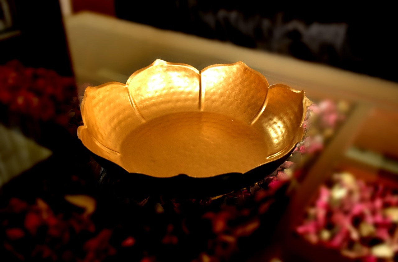 Urli, Lotus Urli, Petal Shaped Urli, Metal Urli, Hamper Basket, Gift Pack, Home Decor, Decorative, Party Decoration, Table Decor, house warming, house2home, h2h, flower decoration