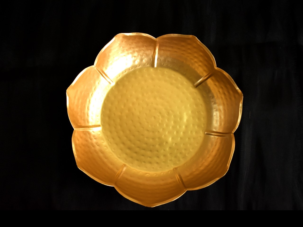 Urli, Lotus Urli, Petal Shaped Urli, Metal Urli, Hamper Basket, Gift Pack, Home Decor, Decorative, Party Decoration, Table Decor, house warming, house2home, h2h, flower decoration