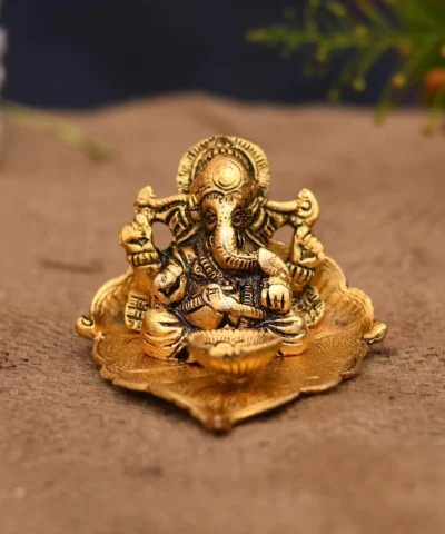 Anniversary Gifts, Brass, Corporate Gifts, diwali, festive, gift, god, House 2 home, house to home, House warming, gifts, House2home, idol, idols, murti, peetal, pital, pratima, statue, Wedding, Wedding Gifts, pooja, pooja gift, pooja article, home décor, Brass Decorative, Decorative Accents, décor, Golden, h2h, Laxmi, Laxmi Ganesh, Ganesha, Paan Ganesh Diya