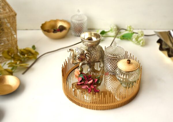 Brass Platter, Tray, Cake Stand, Dry Fruit Packing, Fruit Platter, Fruit Stand, Gift Basket, Glass Tray, h2h, Hamper Basket, Hamper Pack, House 2 home, House2home, Packing, Platter, Return Gift, Single tier Cake Stand, Snack Serving Stand, Square hamper Basket, trousseau packing, Wedding Gift, wooden cake stand, Wooden tray, packing hampers, dry fruit tray, seasonal gift, Diwali gifting, Christmas decoration, valentine gift, Chocolate packing, Wedding Gift, Corporate Gift, Anniversary Hamper, House warming gifts, return gift, mirror tray, Hamper Tray, Holiday Hamper, Decorative Tray, Home Decor, Gifting
