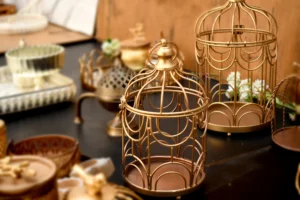 LANTERNS & CANDLE HOLDERS